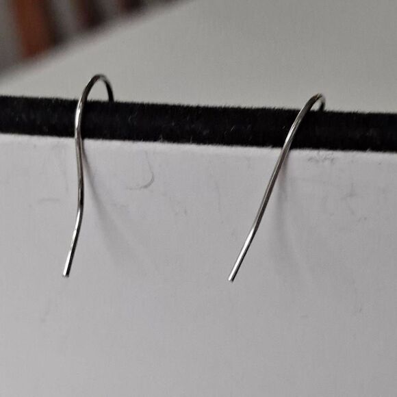 6 pair silvertone heart earrings Nwt - Picture 4 of 8